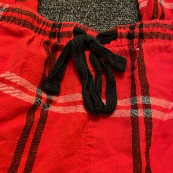 Wondershop Brand Women's Large Red Christmas Plaid Pajama Set pants and top - Picture 4 of 6